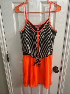 Envy me nwt orange black and white striped dress size medium